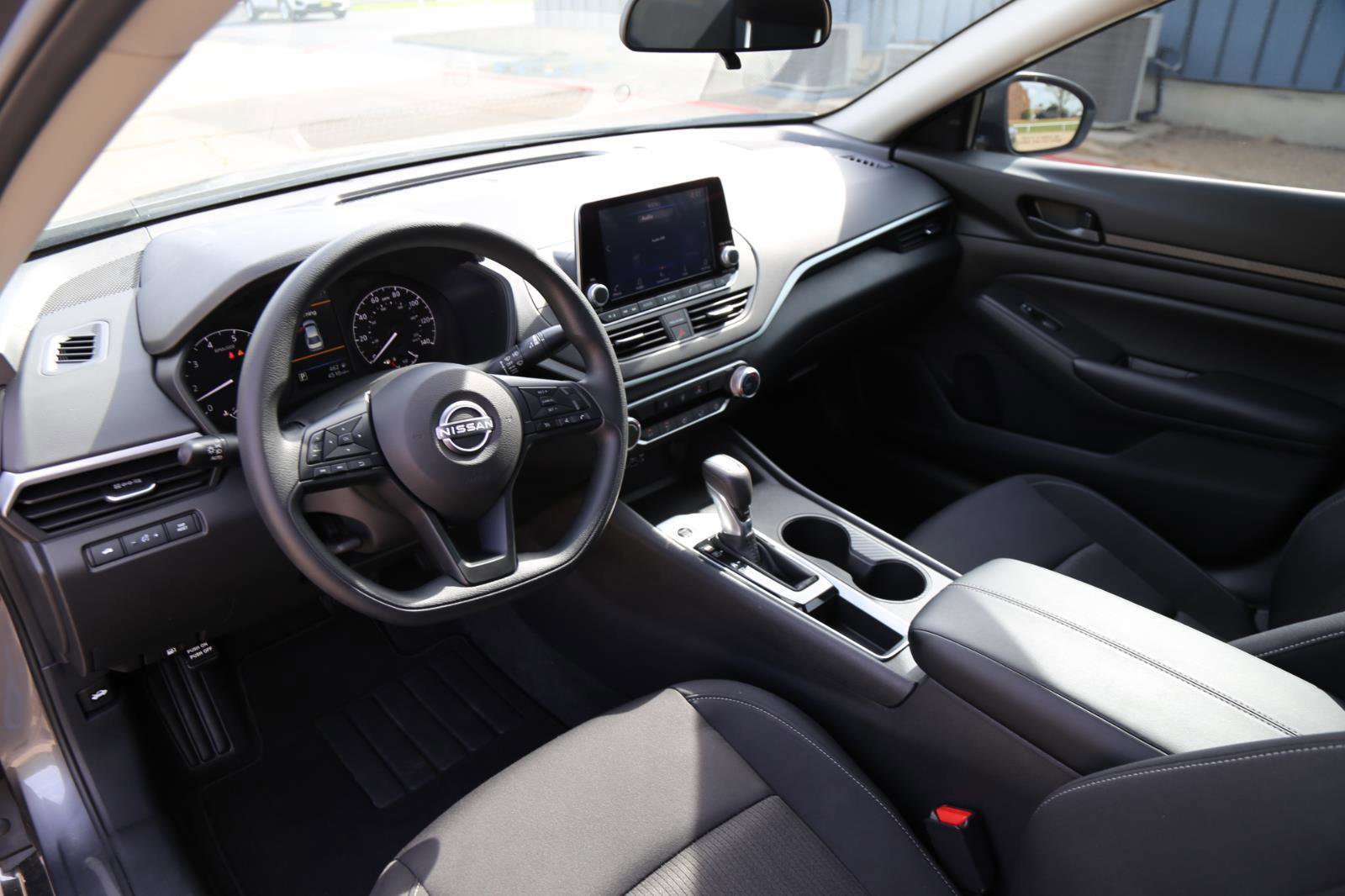 Used 2025 Nissan Altima 2.5 S FWD image 5