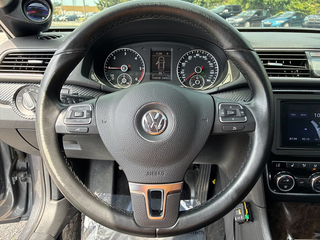 Used 2015 Volkswagen Passat TDI SEL Premium FWD image 12