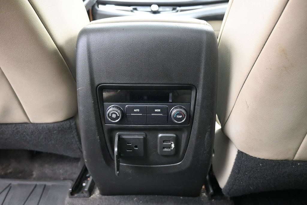 Used 2018 Buick Enclave Essence AWD/4WD image 25