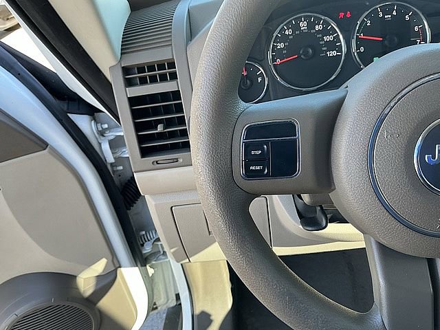 Used 2011 Jeep Liberty Sport image 18