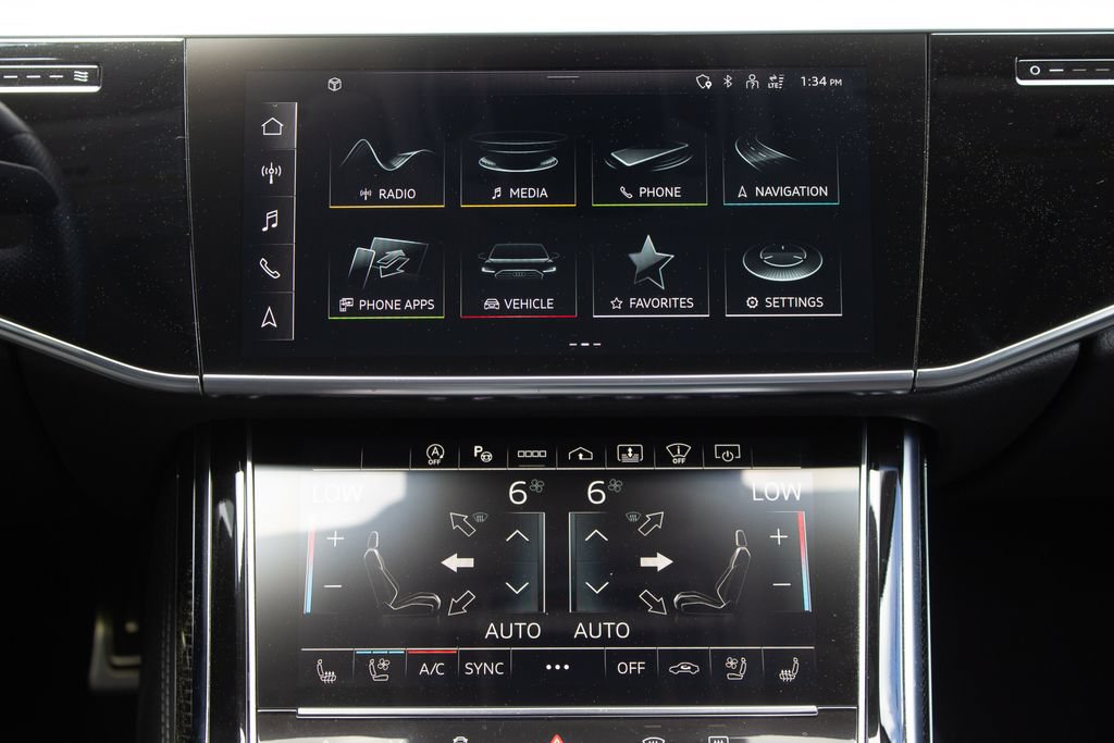 Used 2023 Audi S8 w/ S8 Comfort Plus Package AWD/4WD image 16