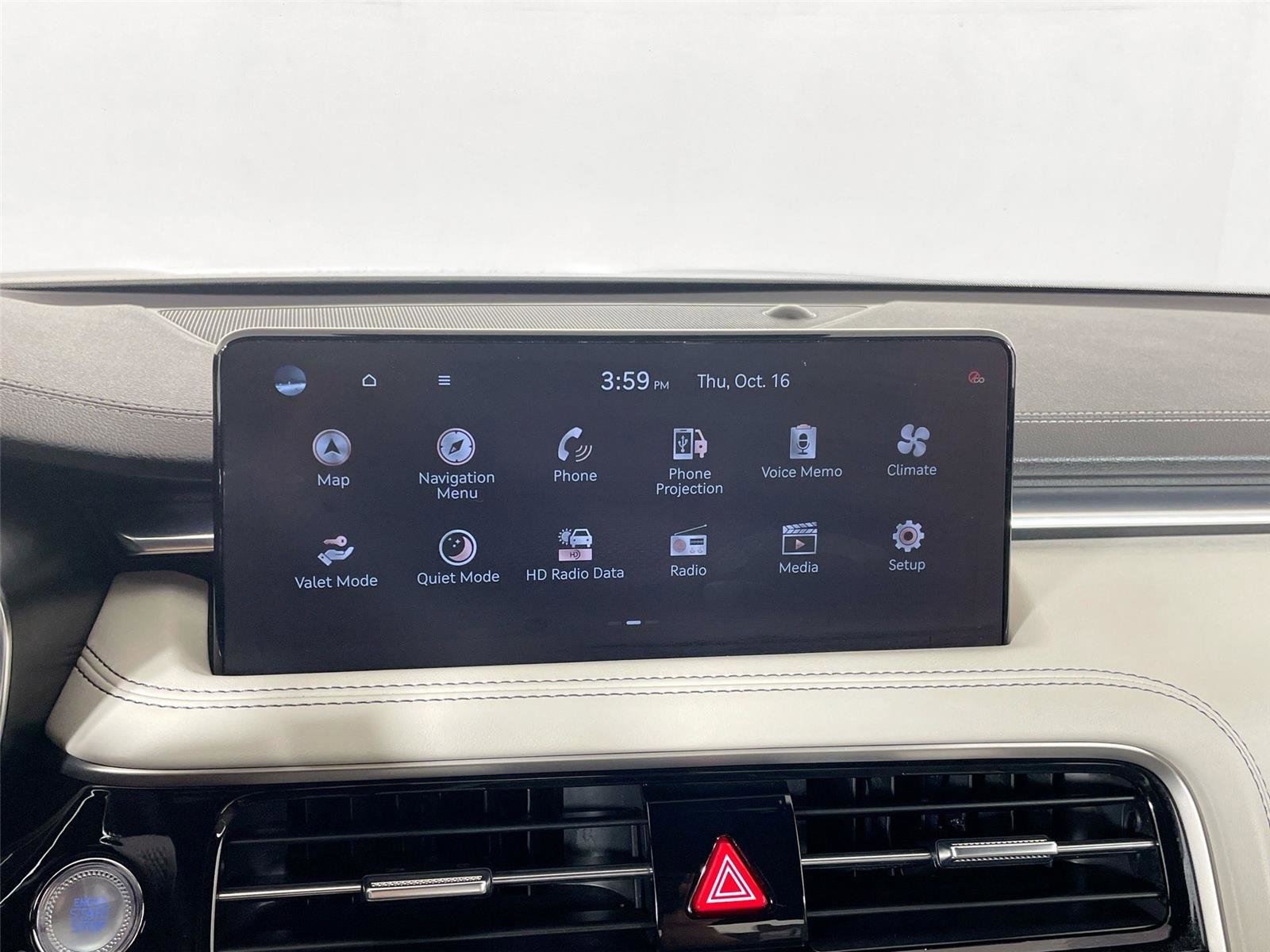 Used 2025 Genesis G70 2.5T image 14