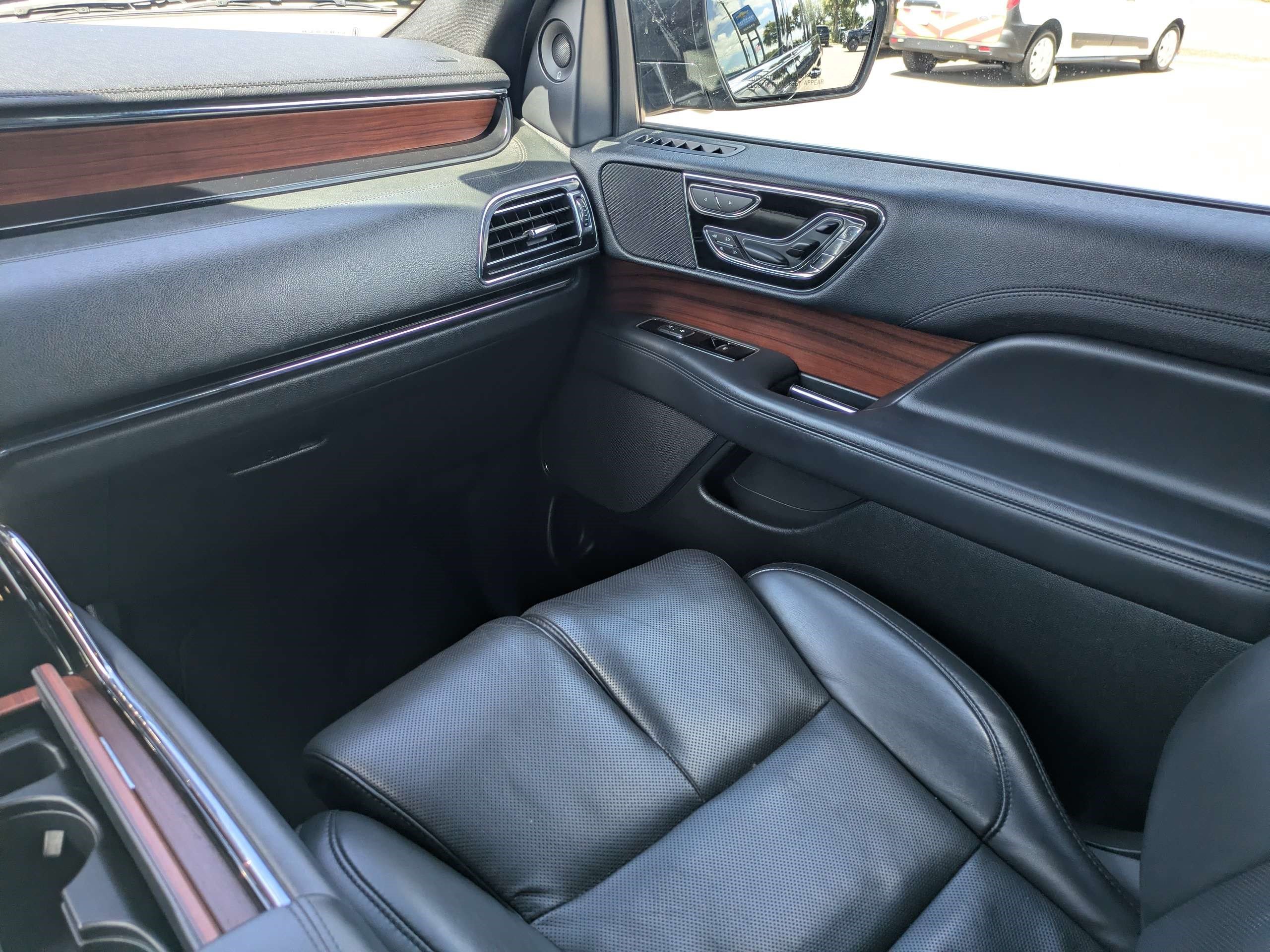 Used 2023 Lincoln Navigator L Reserve AWD/4WD image 17