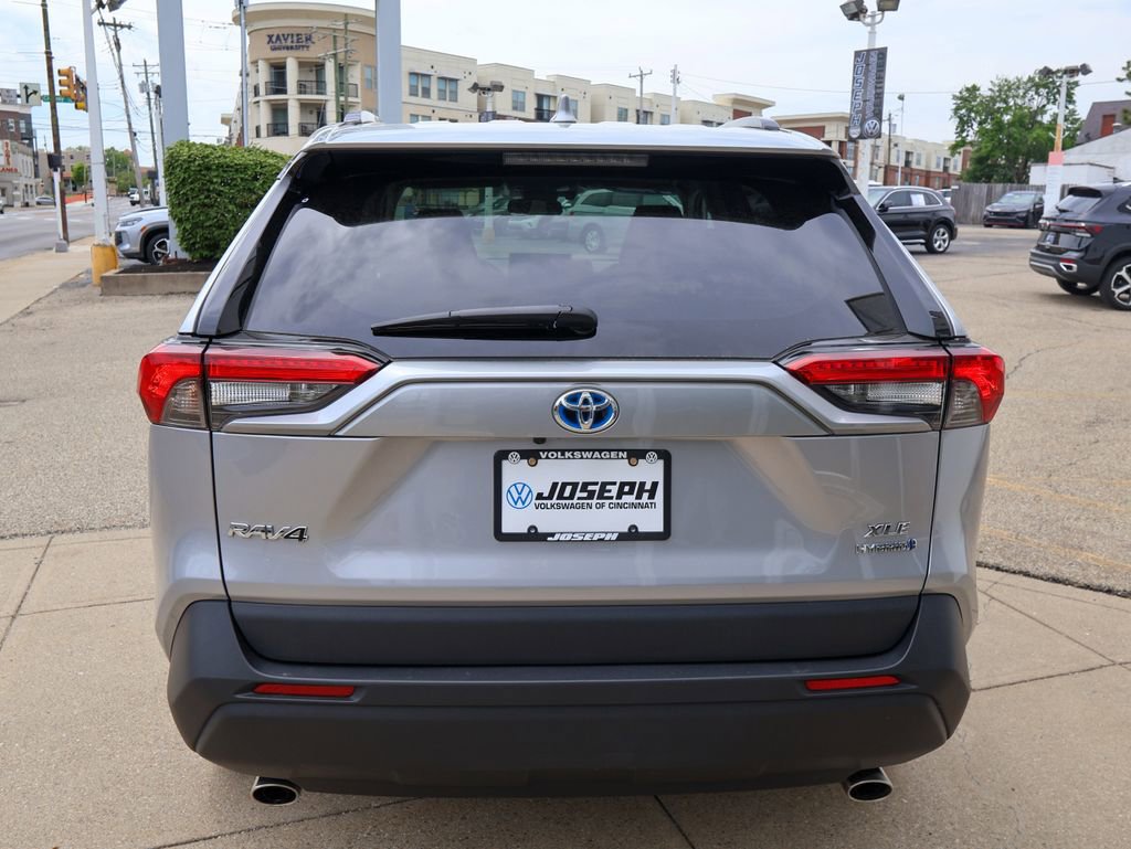Used 2022 Toyota RAV4 XLE w/ Convenience Package AWD/4WD image 4