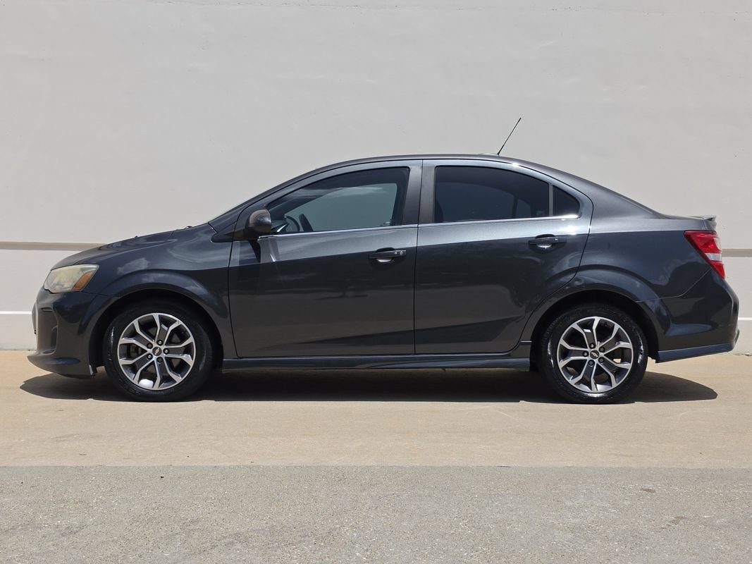 Used 2017 Chevrolet Sonic LT w/ Convenience Package FWD image 2