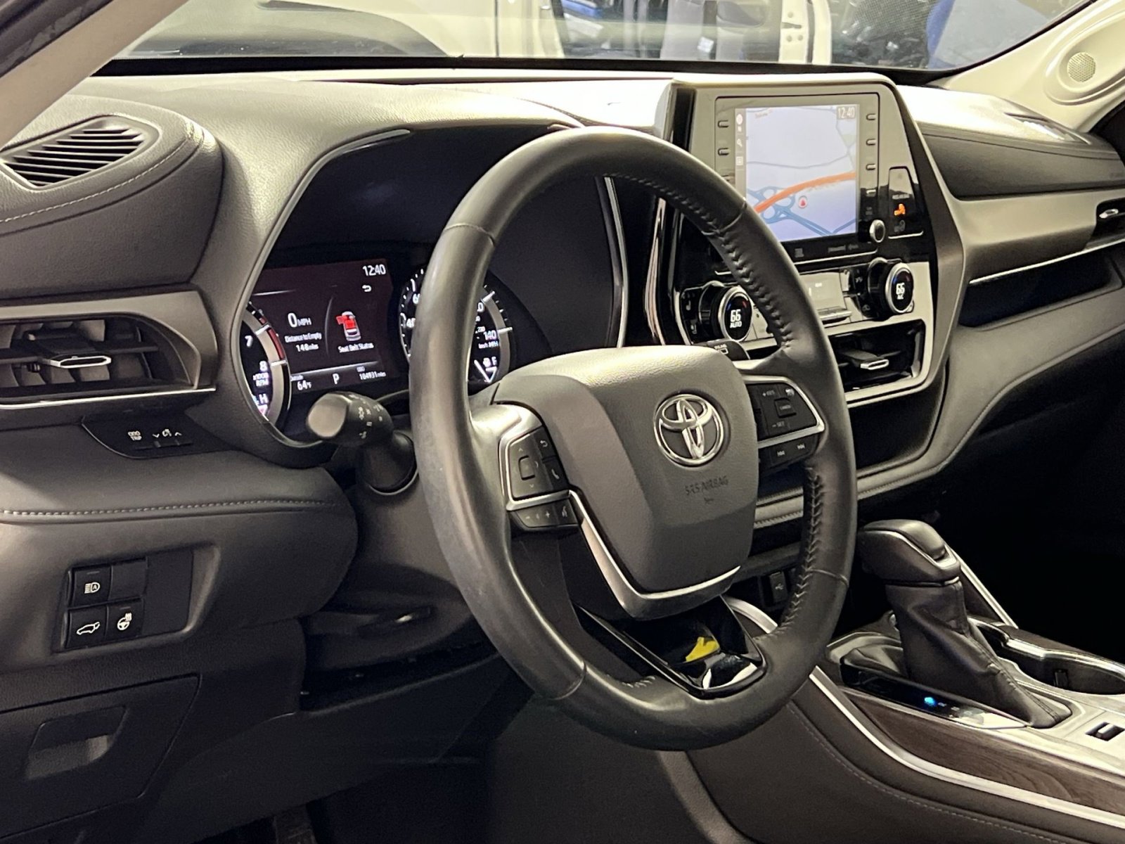 Used 2020 Toyota Highlander Limited image 13