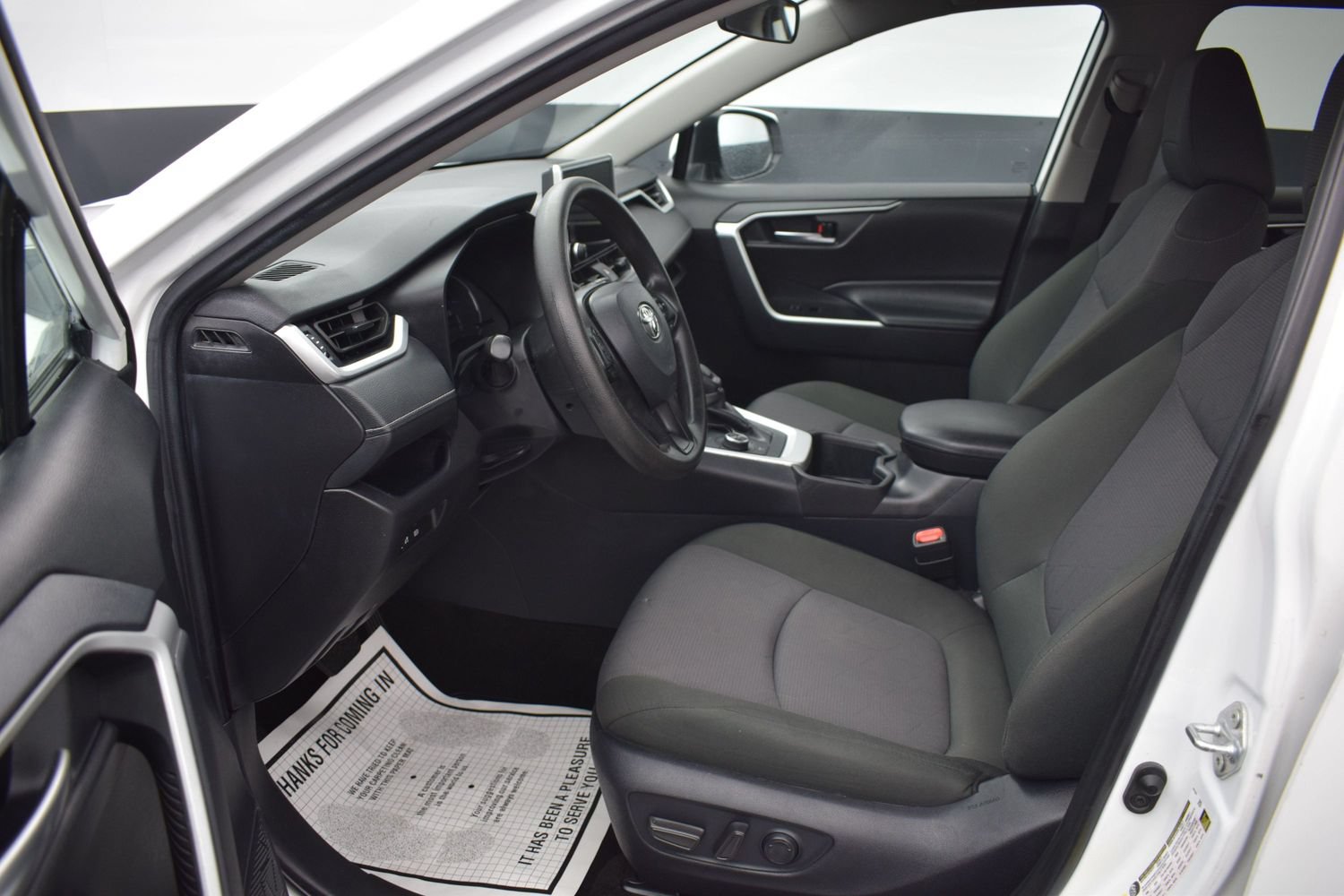 Used 2025 Toyota RAV4 XLE AWD/4WD image 13