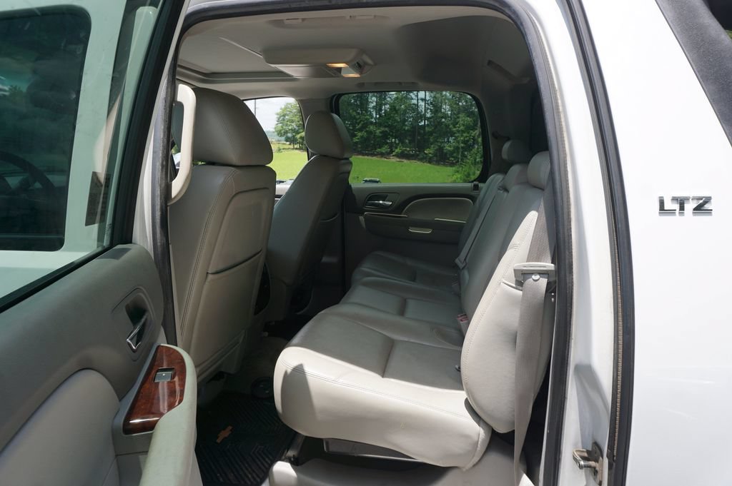 Used 2010 Chevrolet Avalanche LTZ RWD image 13