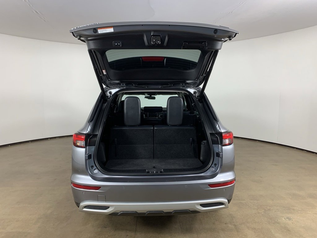 Used 2023 Mitsubishi Outlander SE image 12