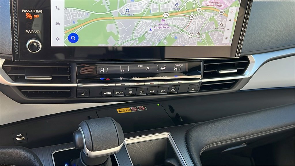 Used 2025 Toyota Sienna XLE image 32