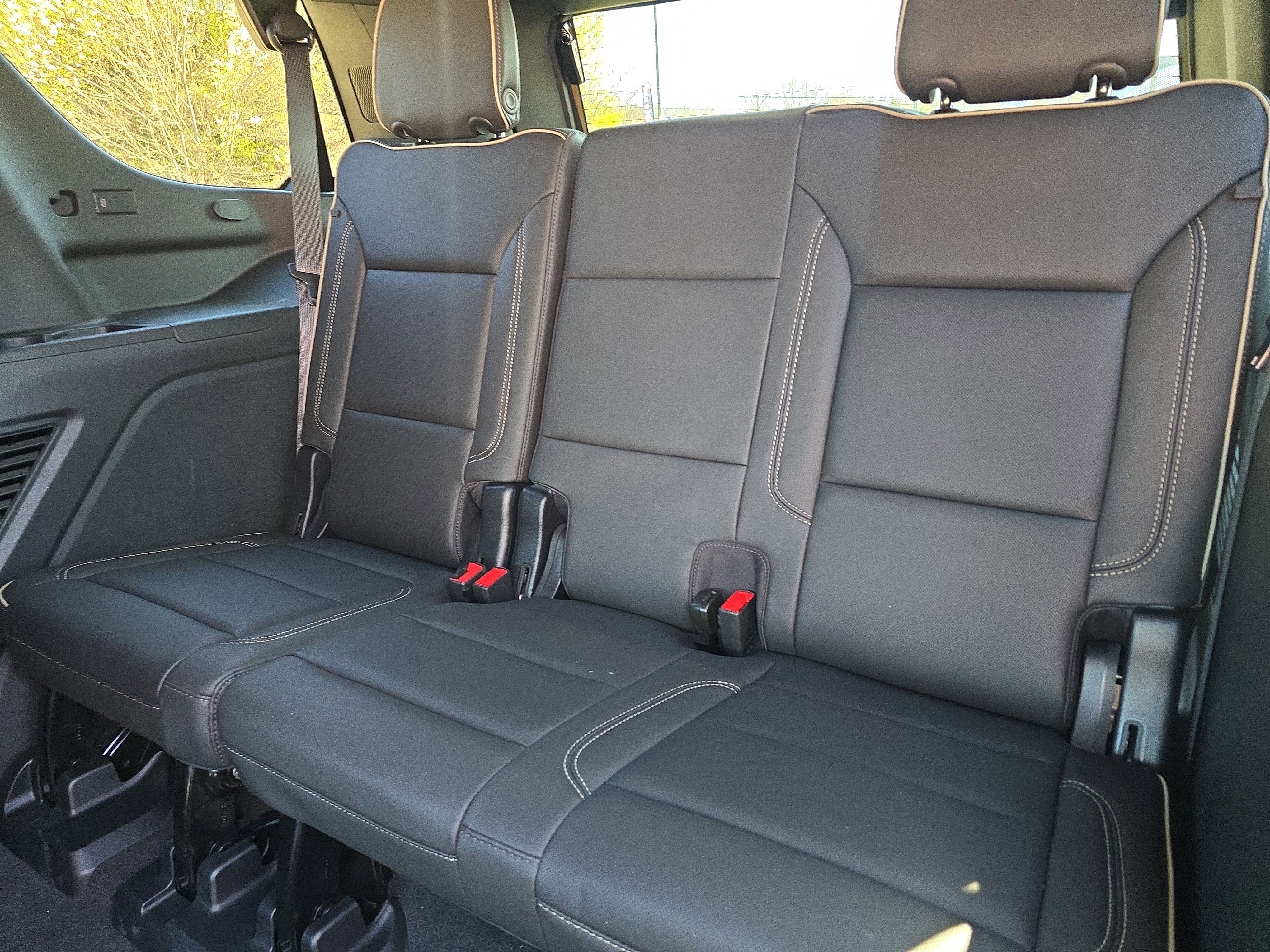 Used 2023 GMC Yukon SLT AWD/4WD image 13