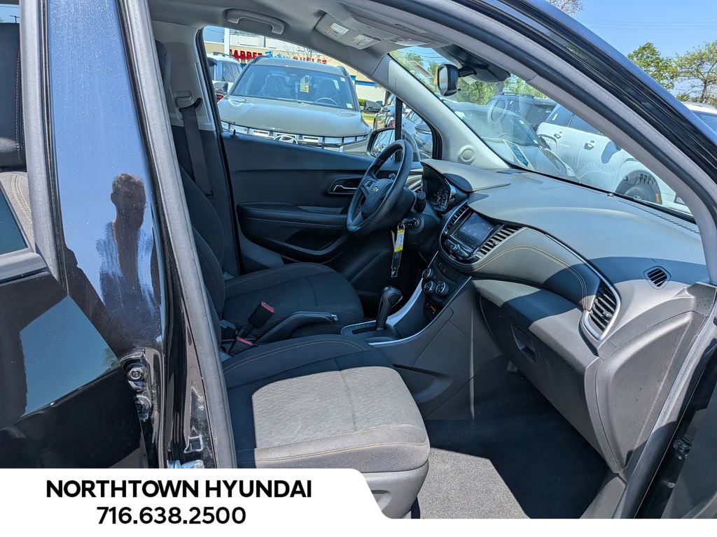 Used 2020 Chevrolet Trax LS w/ Tint and Cruise Package FWD image 31