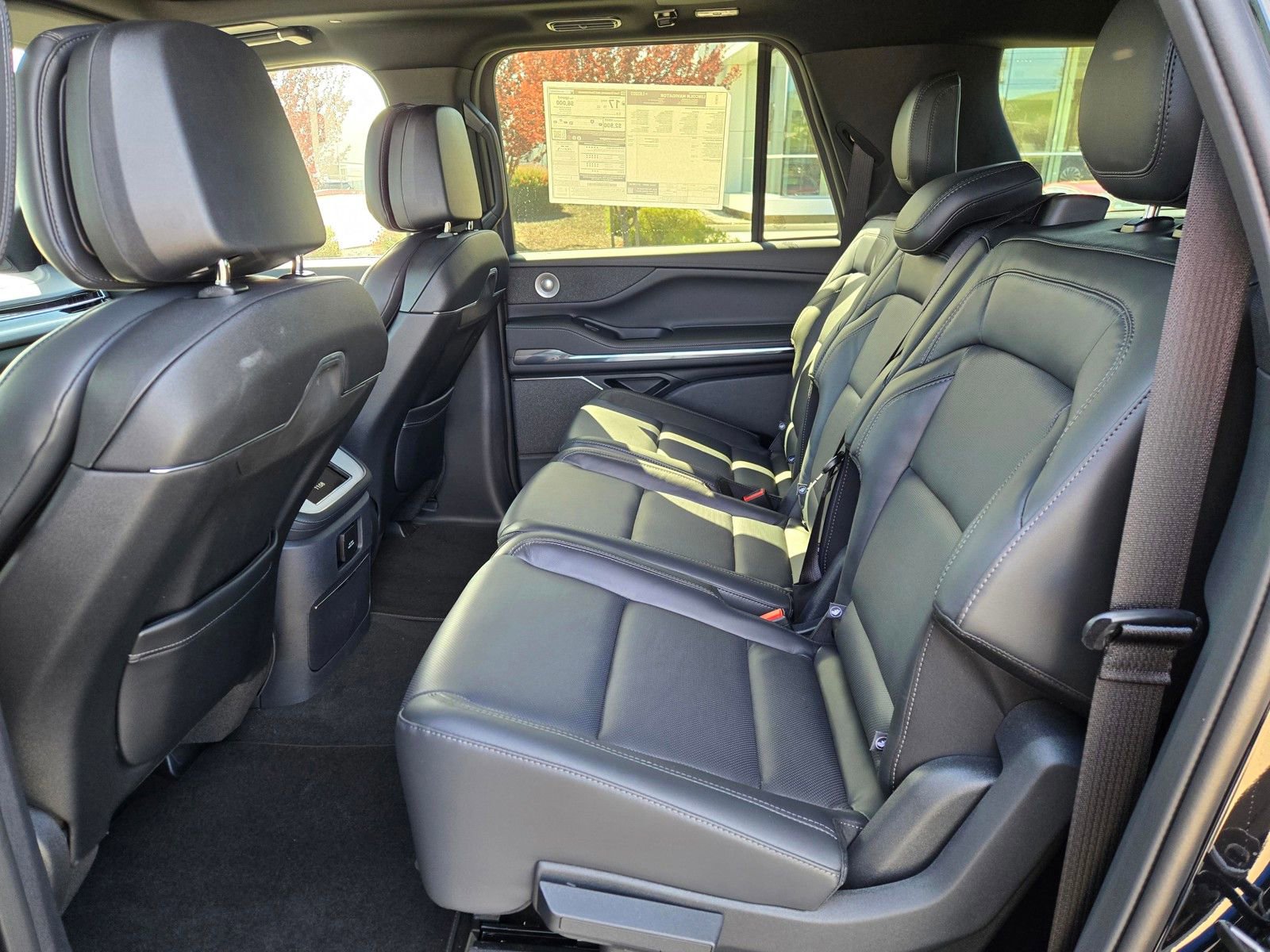 New 2026 Lincoln Navigator L Reserve w/ Jet Appearance Package AWD/4WD image 7