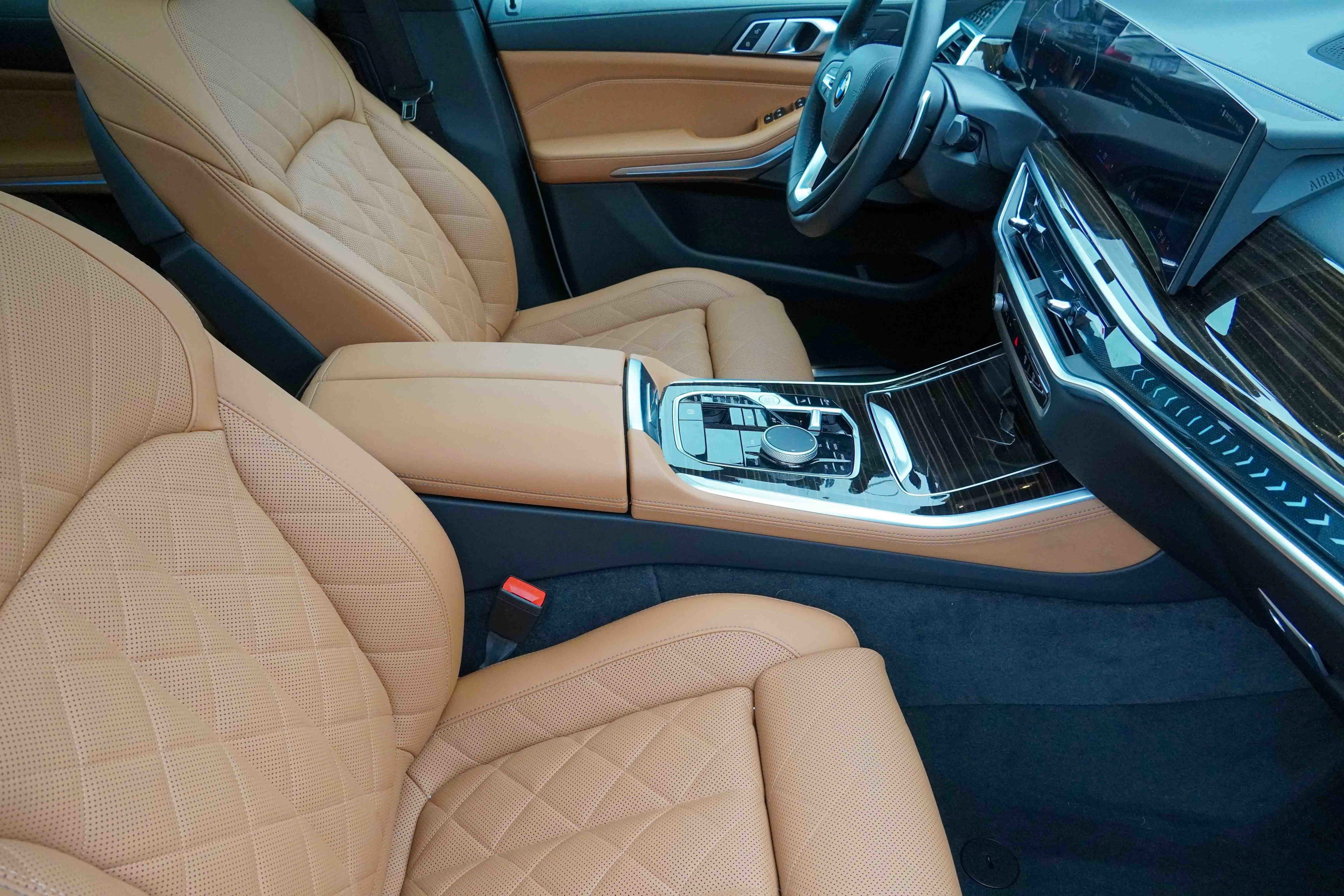 Certified 2025 BMW X5 xDrive40i w/ Climate Comfort Package image 13