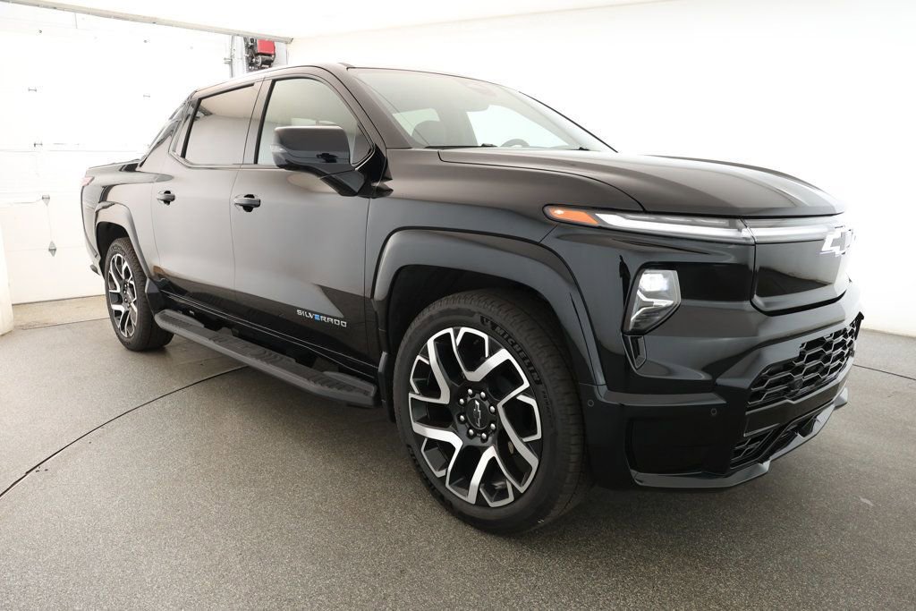 Used 2024 Chevrolet Silverado EV RST image 3