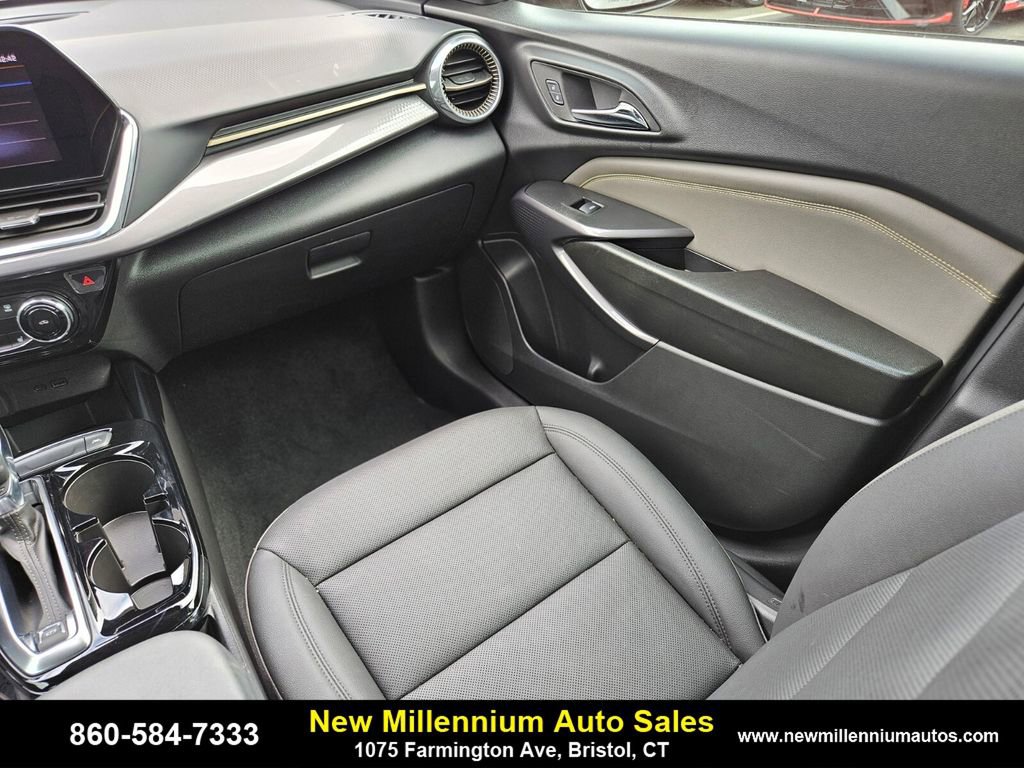 Used 2025 Chevrolet Trax ACTIV w/ Driver Confidence Package image 15