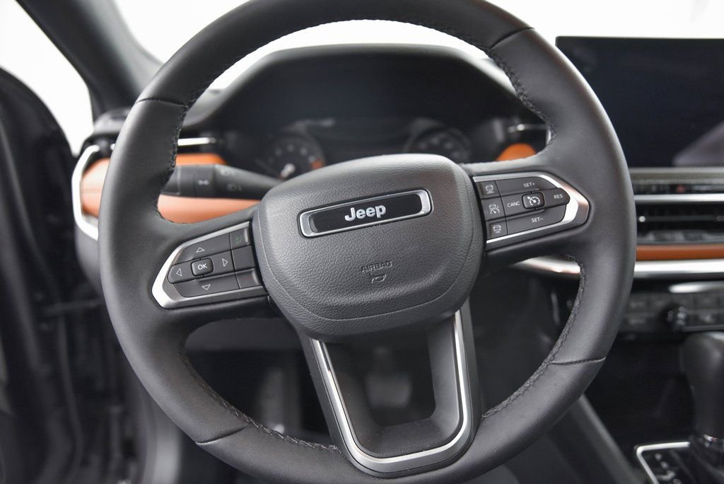 Used 2024 Jeep Compass Limited image 17