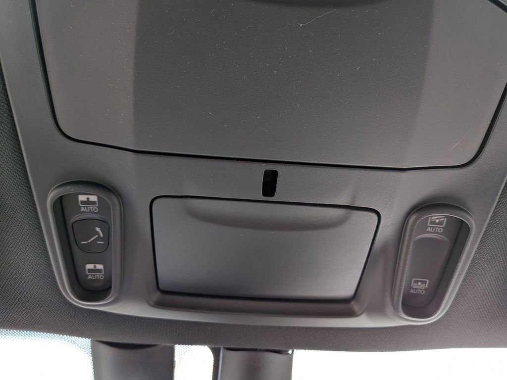 Used 2020 Chrysler Pacifica Limited w/ Advanced Safetytec Group FWD image 23