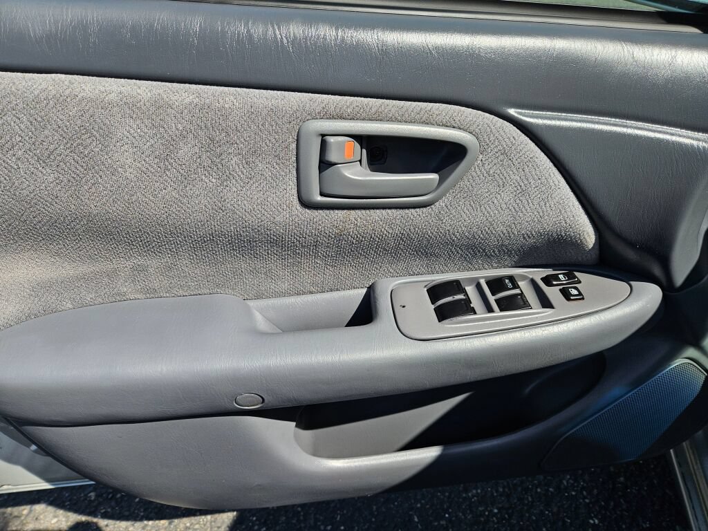 Used 2001 Toyota Camry LE FWD image 17