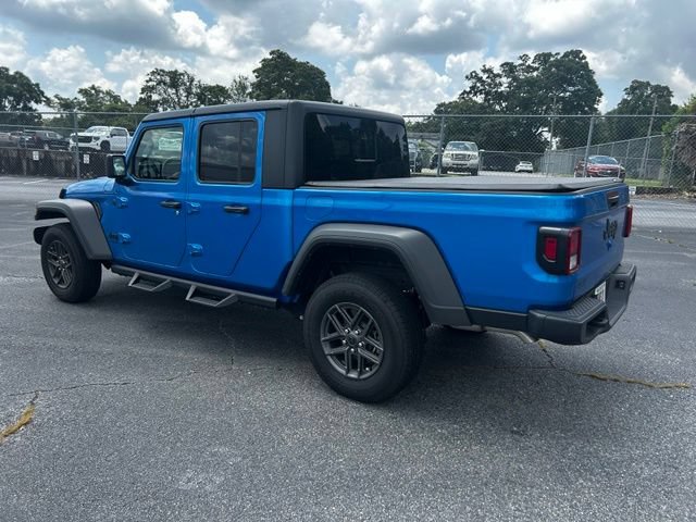 Used 2025 Jeep Gladiator Sport AWD/4WD image 3