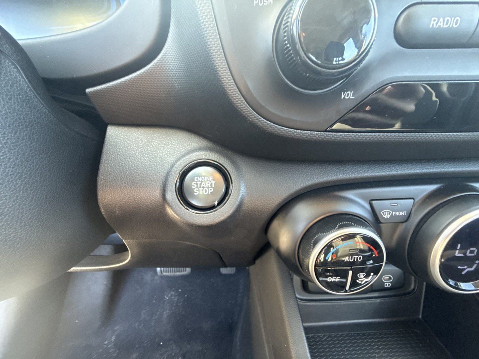 Used 2025 Hyundai Venue SEL FWD image 14