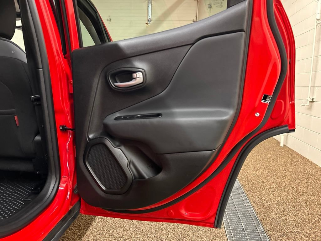 Used 2023 Jeep Renegade Trailhawk AWD/4WD image 15
