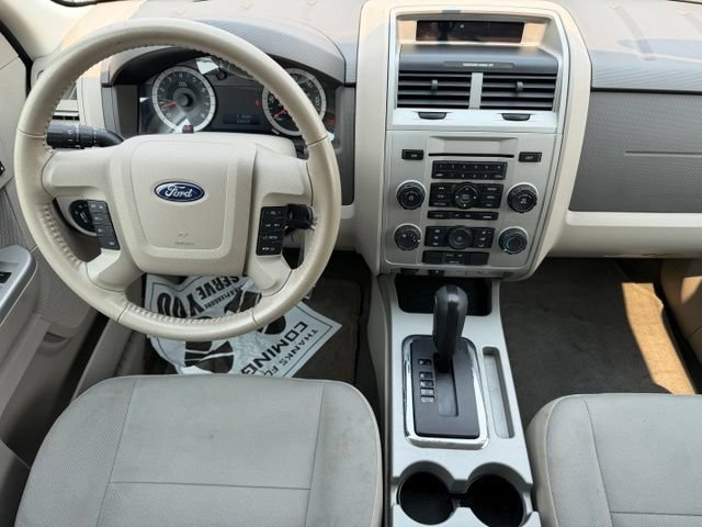 Used 2010 Ford Escape XLT AWD/4WD image 3