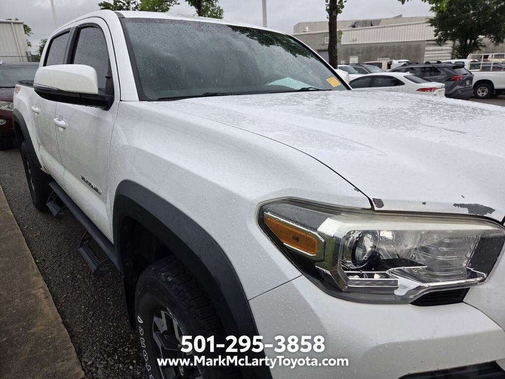 Used 2017 Toyota Tacoma TRD Off-Road w/ Premium & Technology Package AWD/4WD image 4