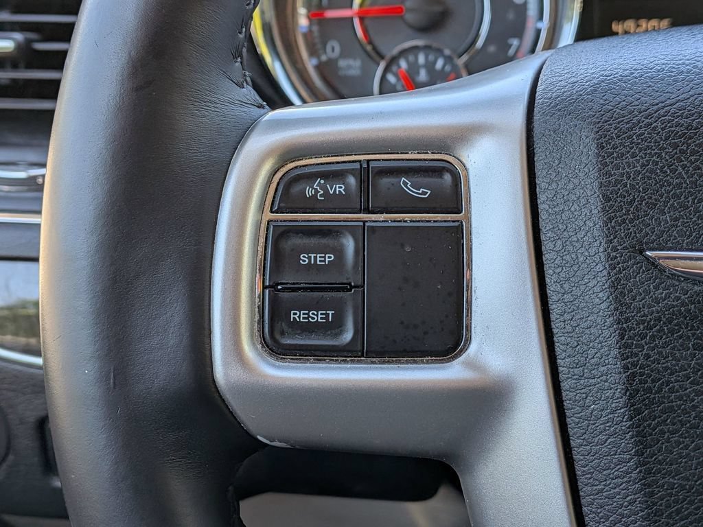 Used 2015 Chrysler Town & Country LX FWD image 22