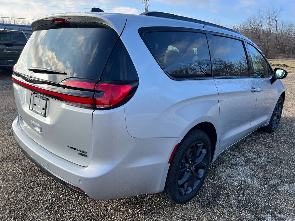 New 2026 Chrysler Pacifica Limited w/ S Appearance Package AWD/4WD image 5
