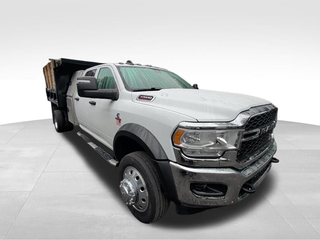 Used 2024 RAM 5500 Tradesman w/ Chrome Appearance Group AWD/4WD image 5