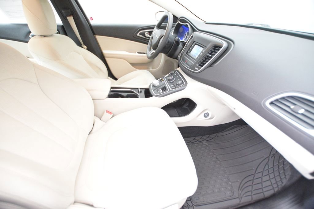 Used 2015 Chrysler 200 Limited image 16