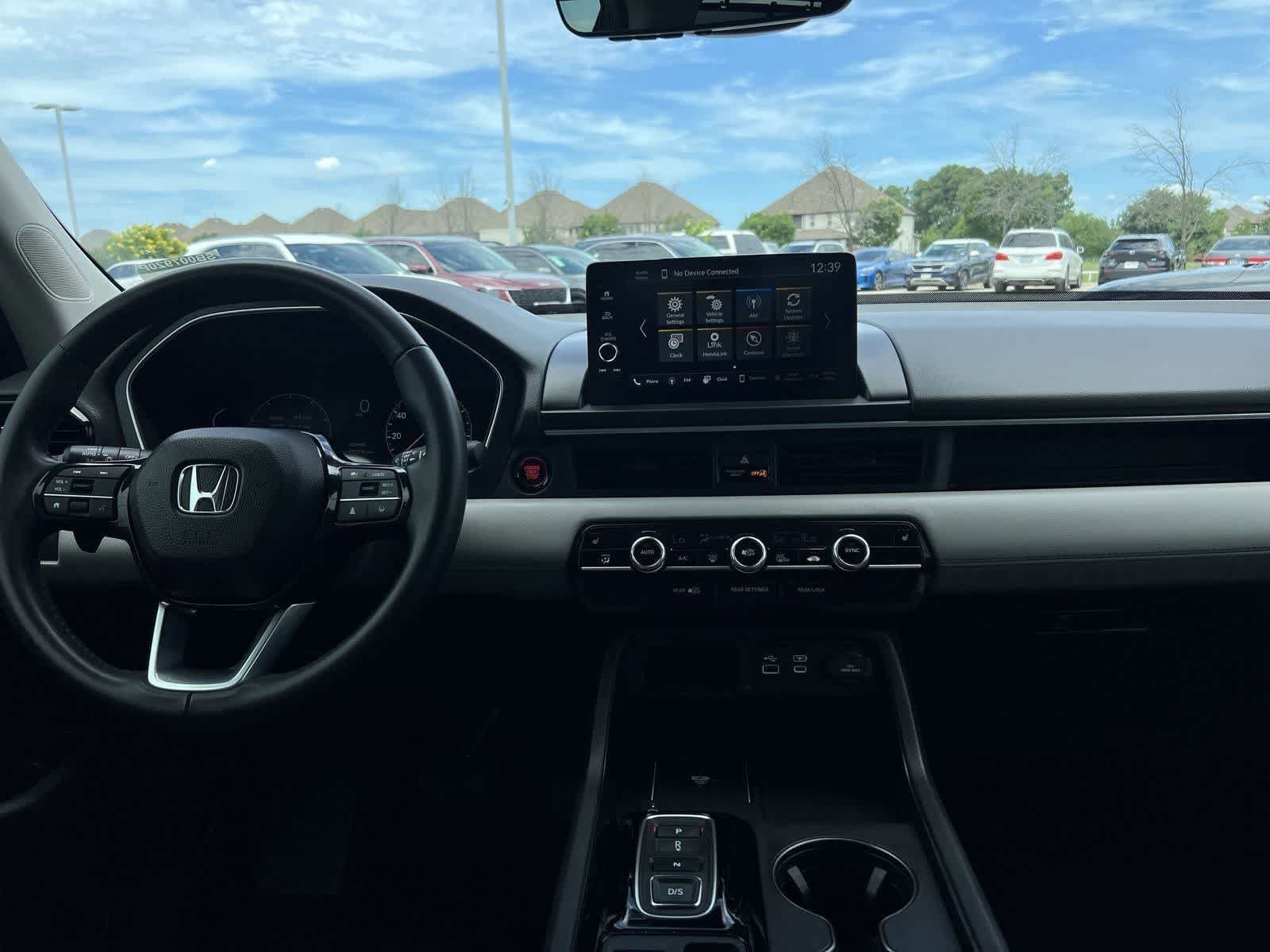 Used 2025 Honda Pilot EX-L image 3