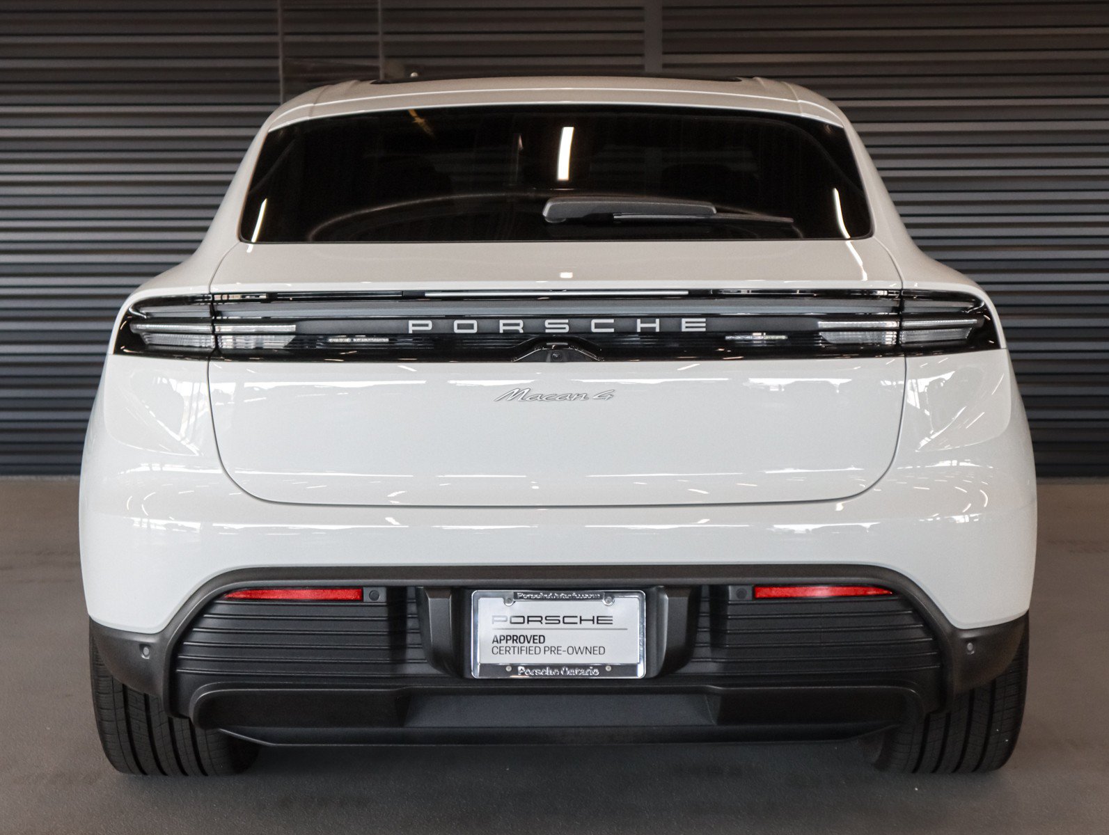 Used 2024 Porsche Macan 4 Electric AWD/4WD image 9