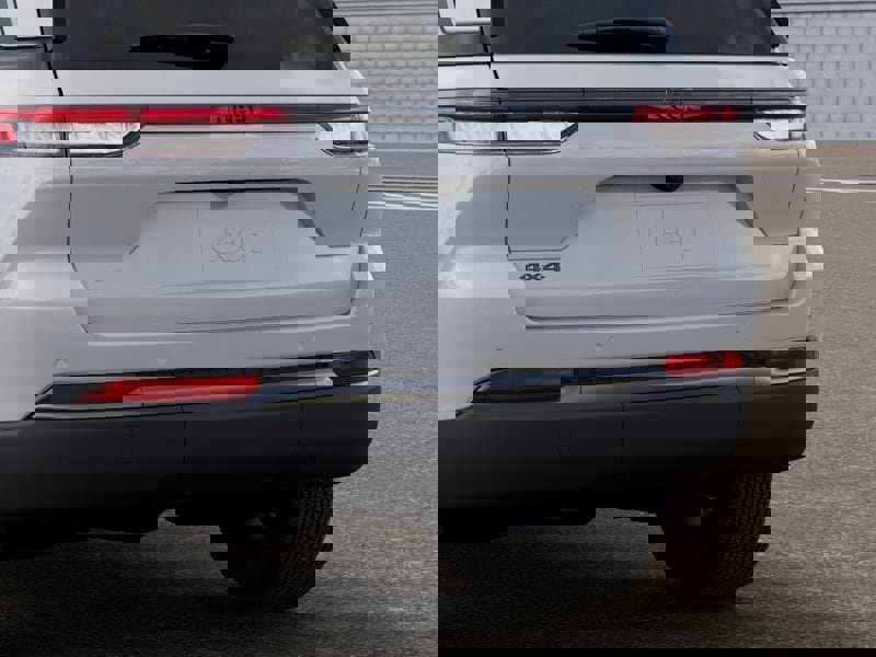 New 2026 Jeep Grand Cherokee Altitude image 13