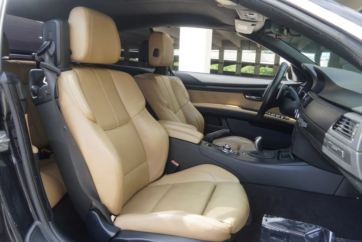 Used 2011 BMW M3 Convertible RWD image 9