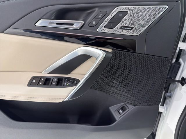 Used 2025 BMW X1 xDrive28i w/ Premium Package image 11