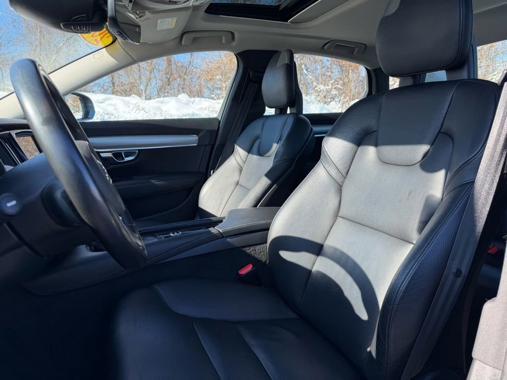 Used 2017 Volvo S90 T6 Momentum w/ Vision Package image 21