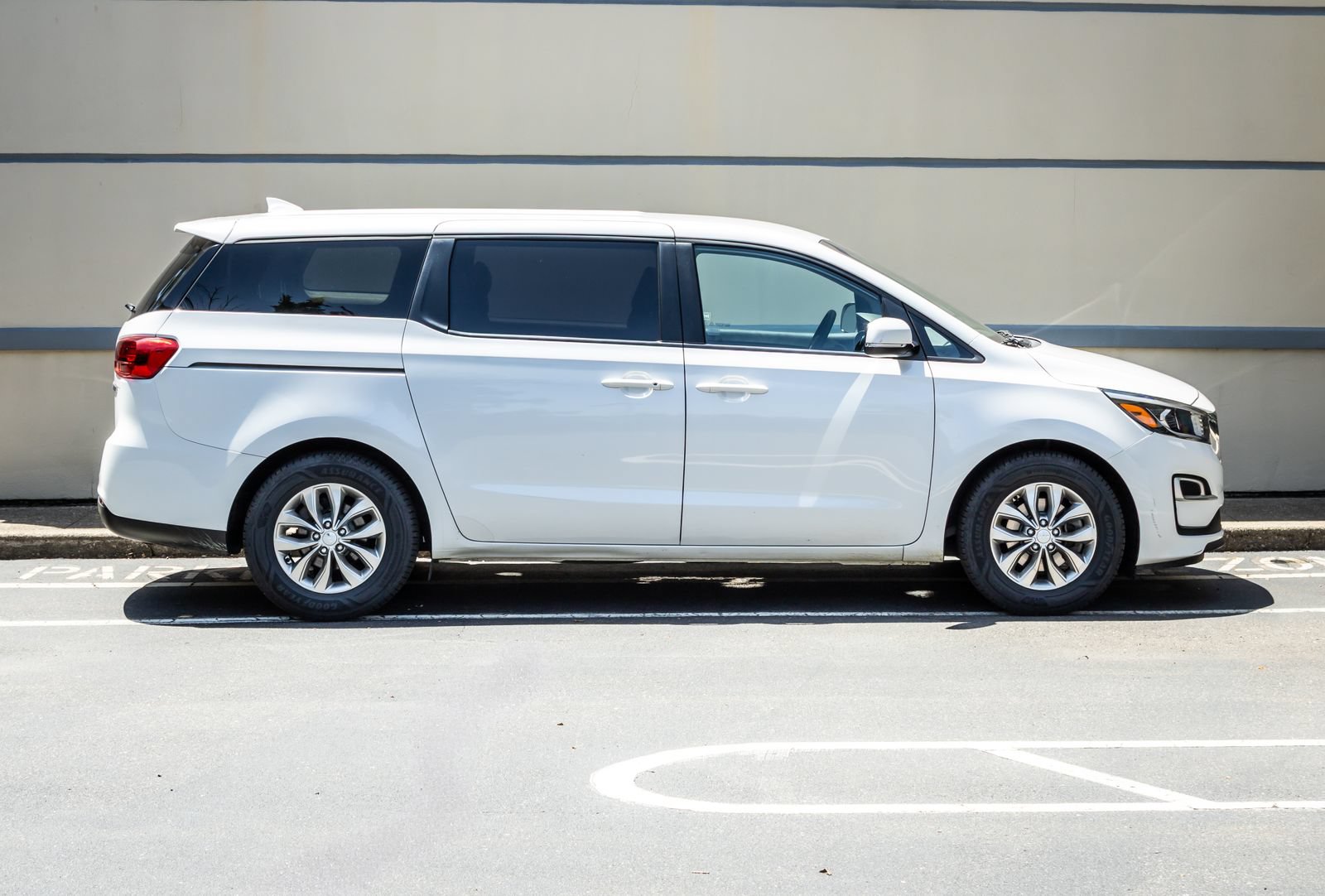 Used 2020 Kia Sedona LX FWD image 9