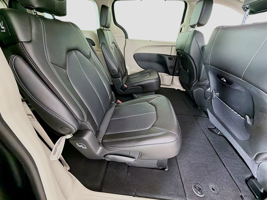 Used 2023 Chrysler Pacifica Touring-L AWD/4WD image 26