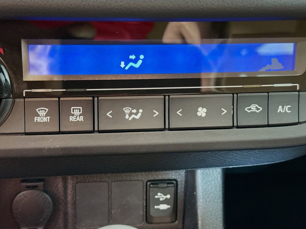 Used 2016 Toyota Corolla LE FWD image 15