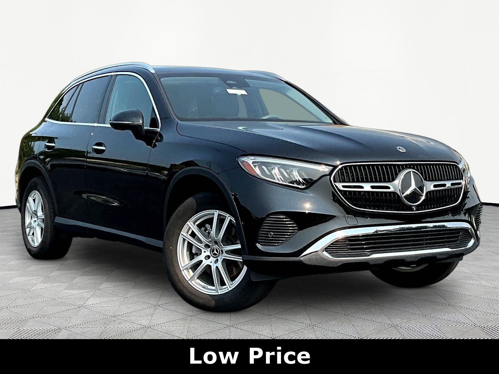 Used 2023 Mercedes-Benz GLC 300 4MATIC image 3