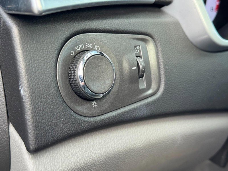 Used 2010 Cadillac SRX Luxury image 17