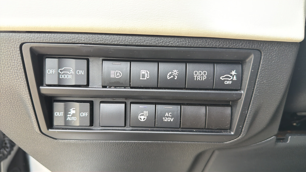 Used 2023 Toyota Sequoia Capstone AWD/4WD image 25