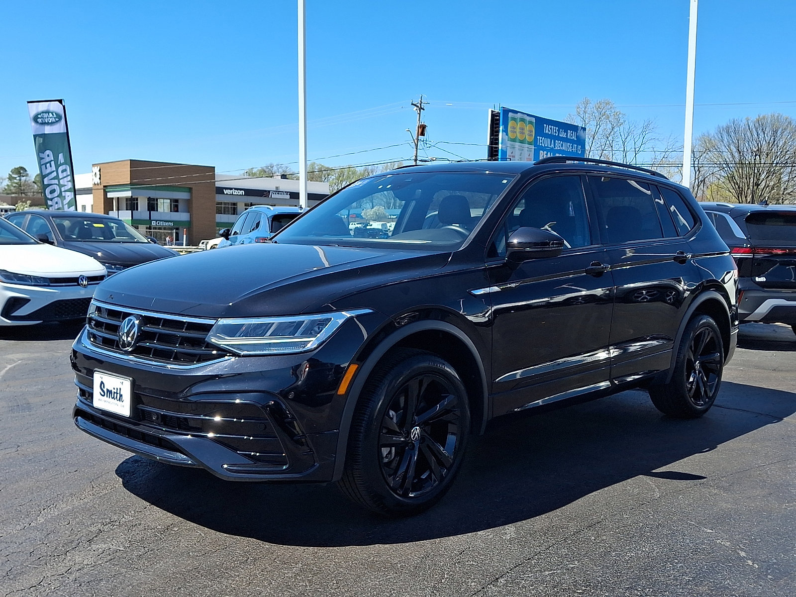 Certified 2024 Volkswagen Tiguan SE R-Line AWD/4WD image 3