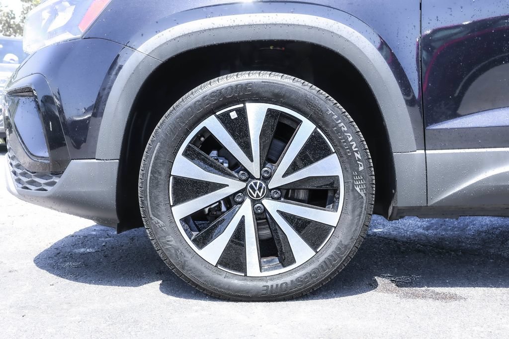 Certified 2023 Volkswagen Taos SE w/ Panoramic Sunroof Package AWD/4WD image 16