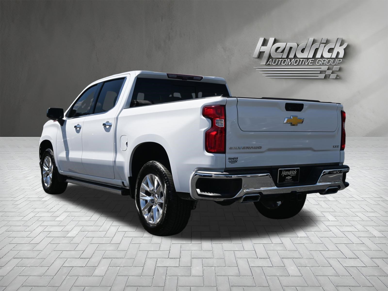 Used 2022 Chevrolet Silverado 1500 LTZ w/ LTZ Premium Package AWD/4WD image 8