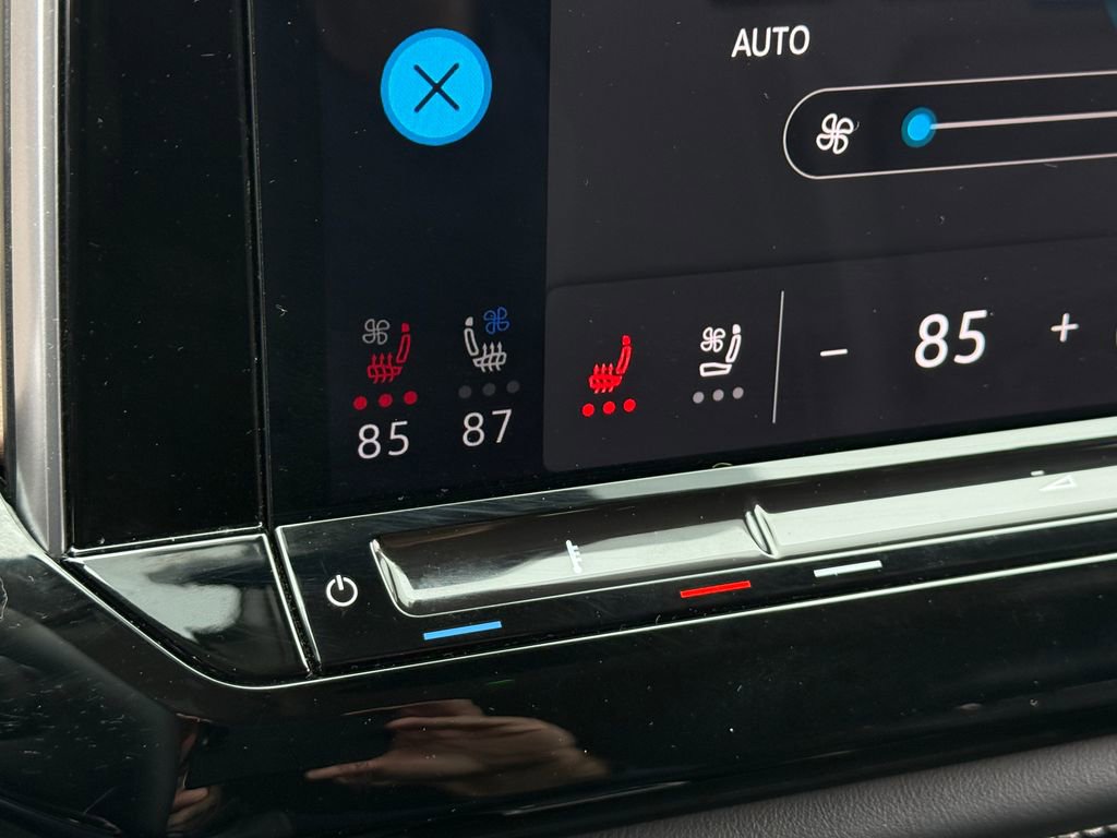 Used 2024 Volkswagen Atlas SE image 31