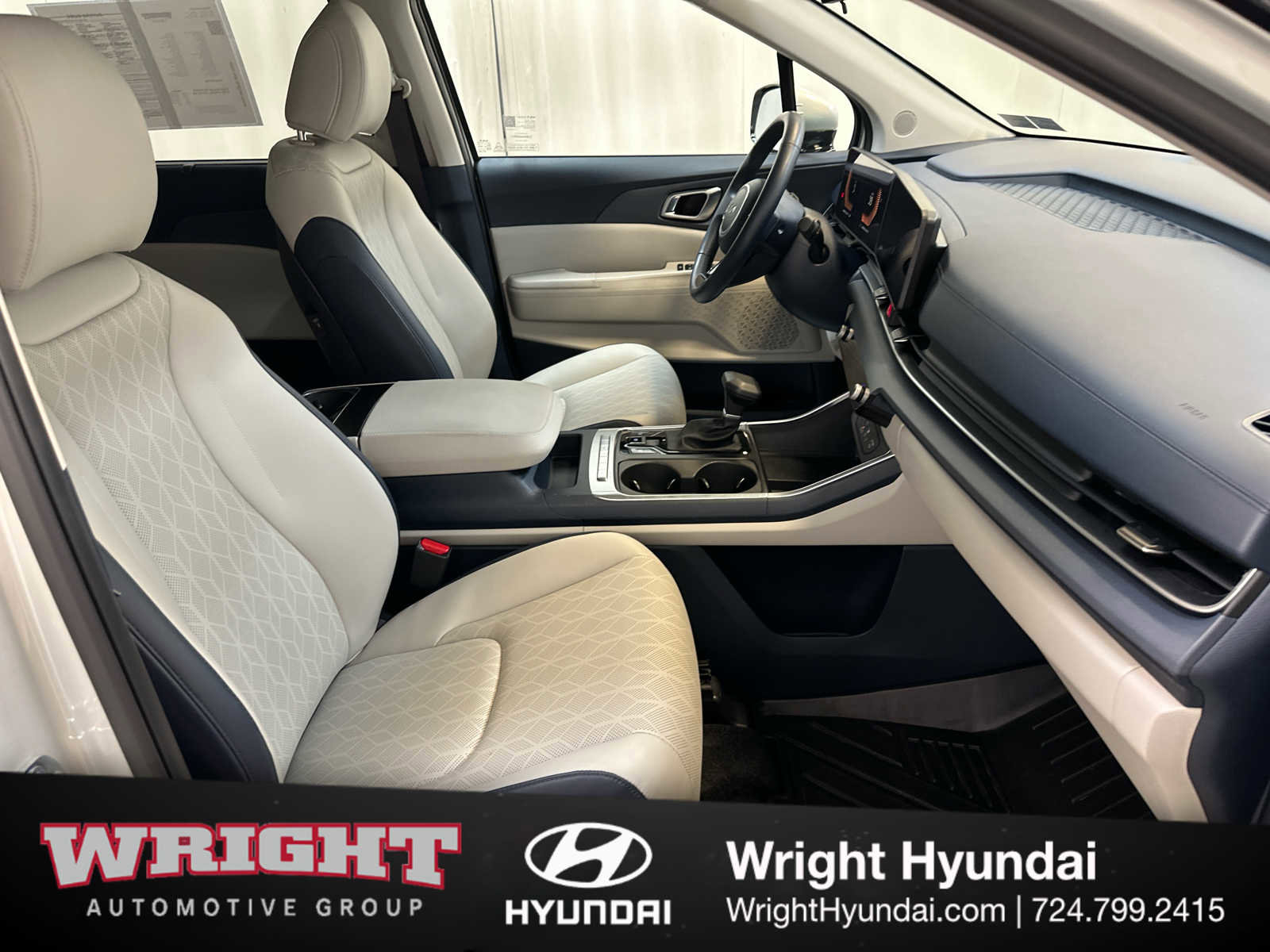 Used 2025 Kia Carnival EX FWD image 18