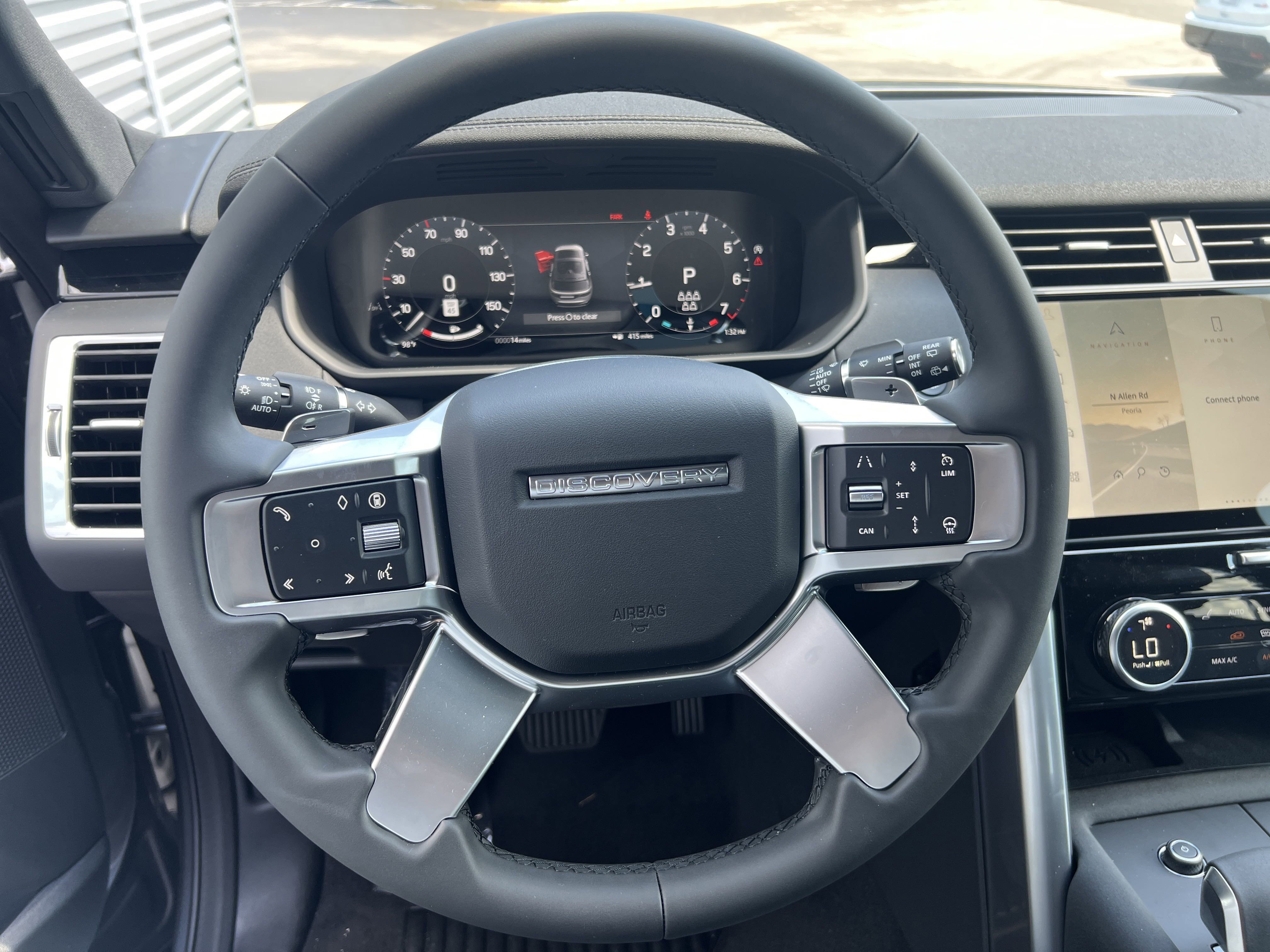 New 2025 Land Rover Discovery S image 9